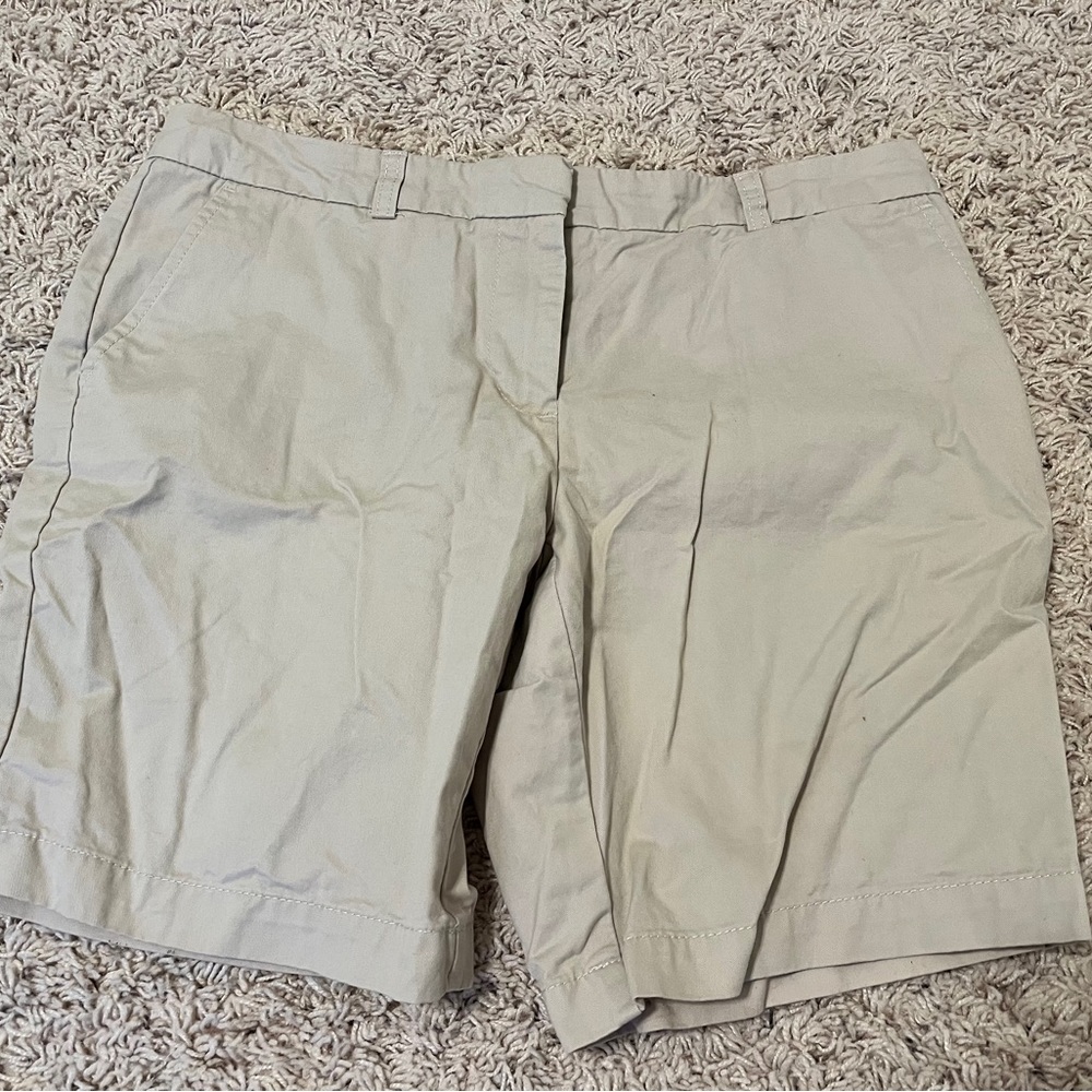 Tommy Hilfiger Women’s size 8 Khaki Shorts!